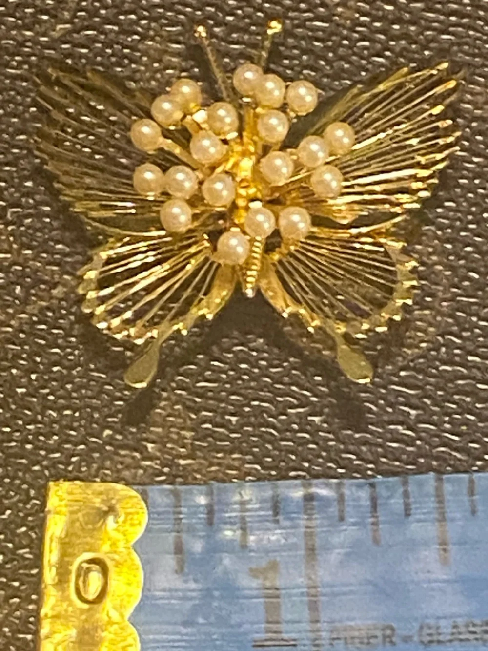 Vintage Gold Tone 3D Wirework Butterfly Brooch with Faux Pearl Cluster Burst